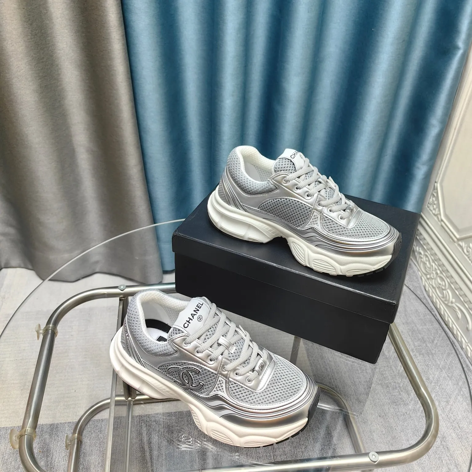 p680🐮🐮Chanel Chanel dad shoes, men and women couples - 2025 counter top casual sports shoes This classic design; the upper is electro-embroidered with a variety of techniques; the outsole is fashionable and sporty; it is unusual to incorporate a variety of color matching elements... The diversified mix and match is very beautiful and versatile, casual, fashionable, sports and outdoor can be taken into account... ꫛꫀꪝ Go➫ Material: ❶Upper is made of: Original imported first-layer silk cowhide + original waterproof cloth + original first-layer cowhide ❷Inner lining: original sheep lining + mesh ❸Outsole based on: original TPU combination outsole Special counter boutique packaging complete set for women 35–41
